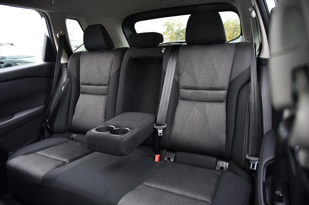 Nissan Rogue Vehicle Full-screen Gallery Image 21