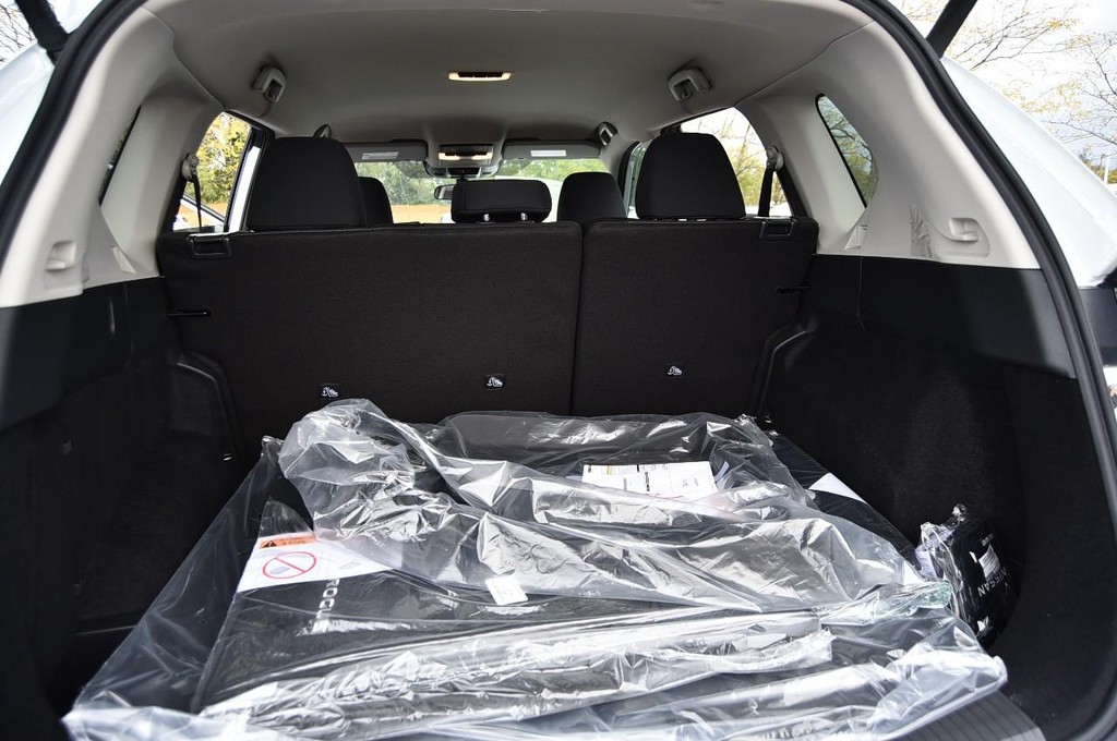 Nissan Rogue Vehicle Full-screen Gallery Image 24