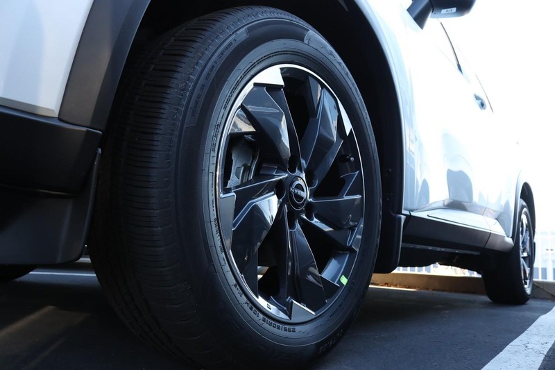Nissan Rogue Vehicle Image 03