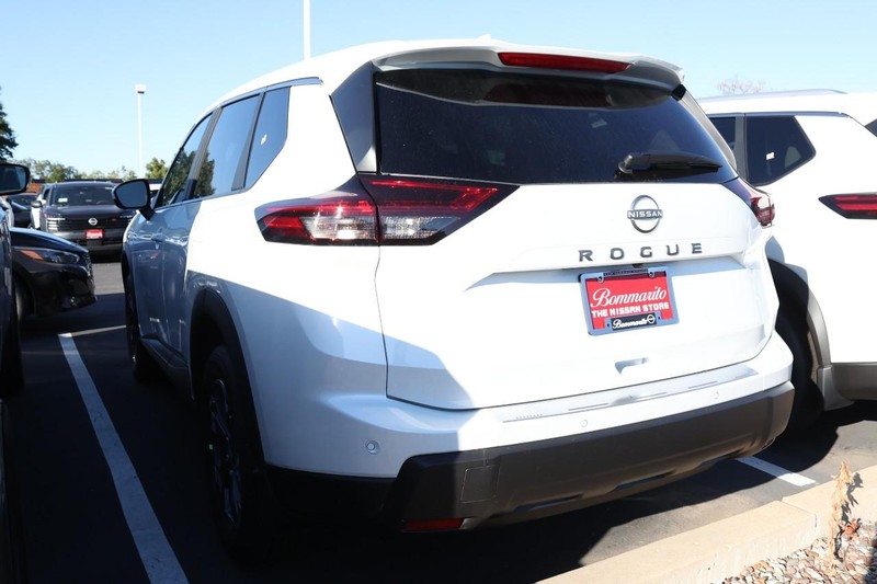 Nissan Rogue Vehicle Image 04