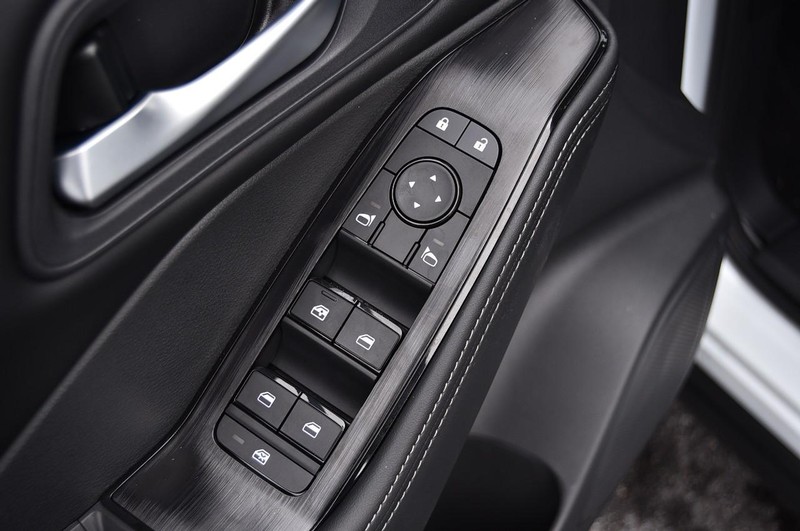 Nissan Rogue Vehicle Full-screen Gallery Image 9