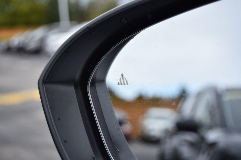 Nissan Rogue Vehicle Full-screen Gallery Image 10