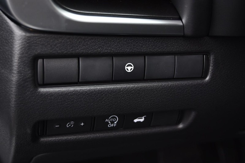 Nissan Rogue Vehicle Full-screen Gallery Image 11