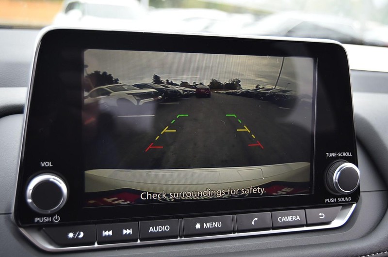 Nissan Rogue Vehicle Full-screen Gallery Image 13