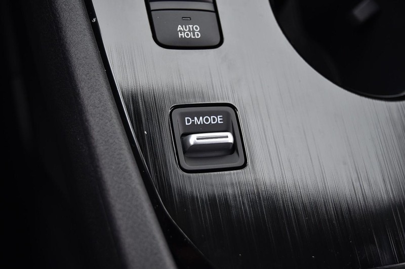 Nissan Rogue Vehicle Full-screen Gallery Image 17