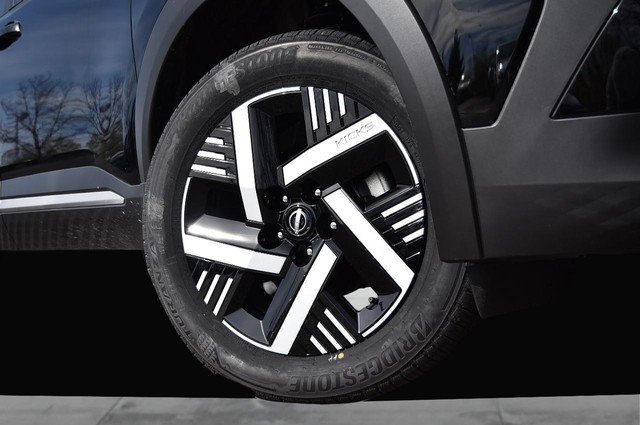 Nissan Kicks Vehicle Image 03