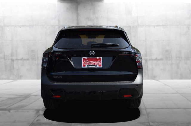 Nissan Kicks Vehicle Image 06