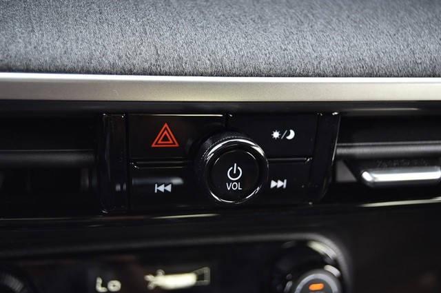 Nissan Kicks Vehicle Image 15