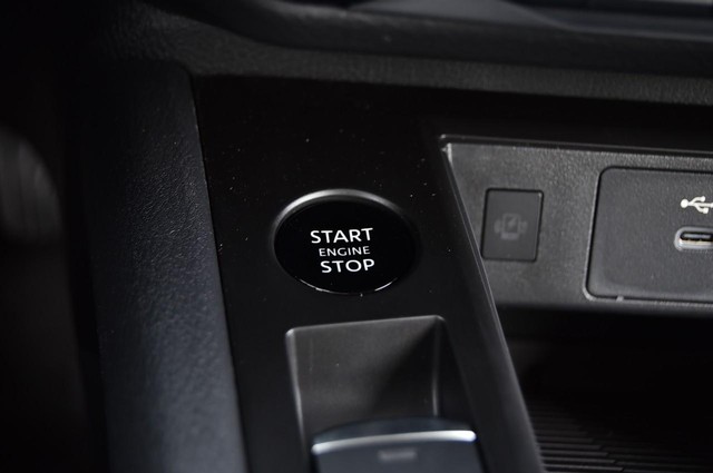 Nissan Kicks Vehicle Image 18