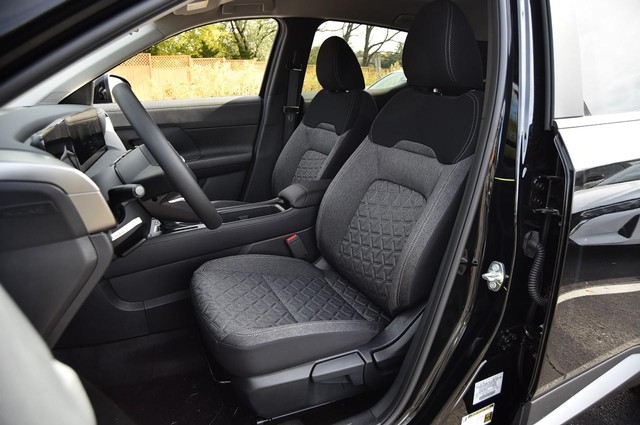 Nissan Kicks Vehicle Image 21