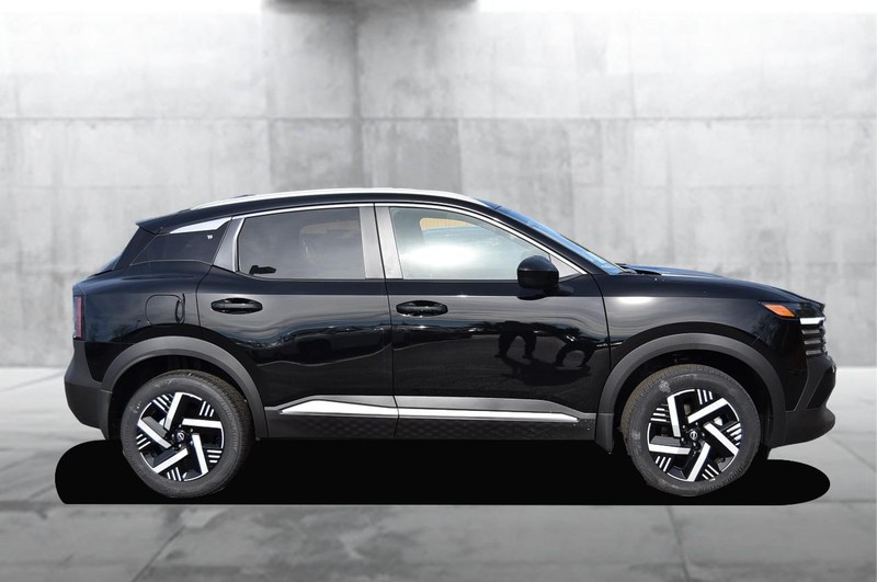 Nissan Kicks Vehicle Image 05