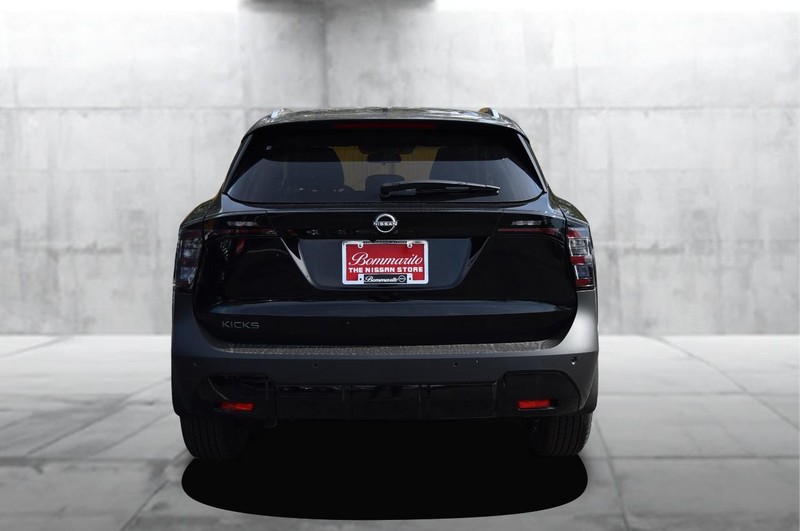 Nissan Kicks Vehicle Image 06
