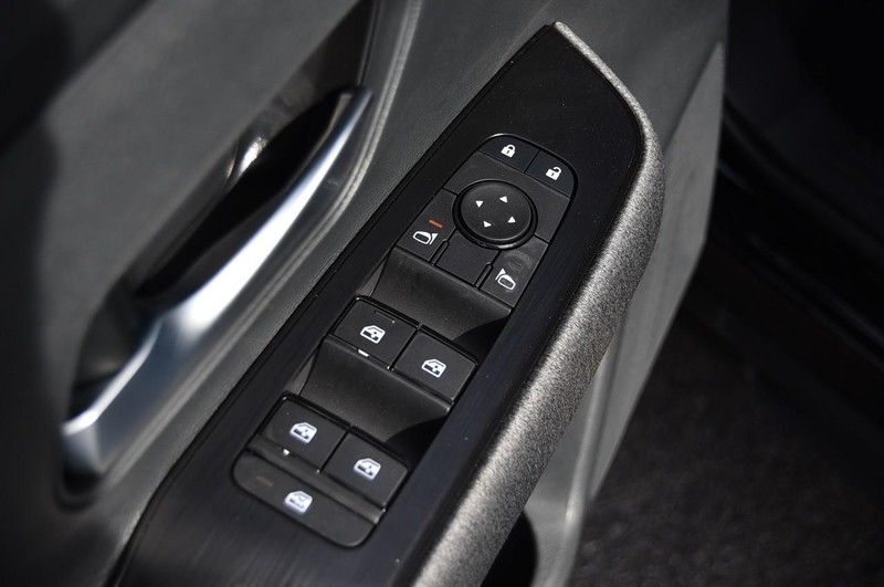 Nissan Kicks Vehicle Image 09