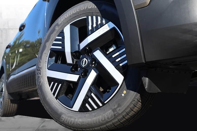 Nissan Kicks Vehicle Image 03