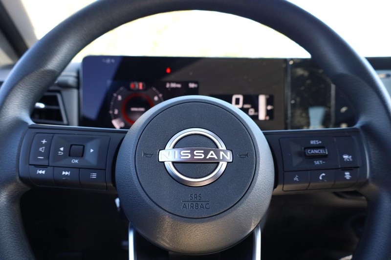 Nissan Kicks Vehicle Image 09