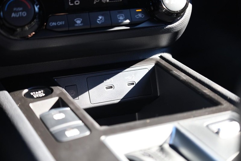 Nissan Kicks Vehicle Image 15