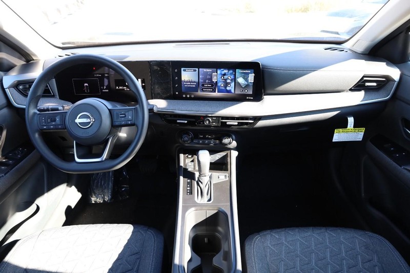 Nissan Kicks Vehicle Image 22