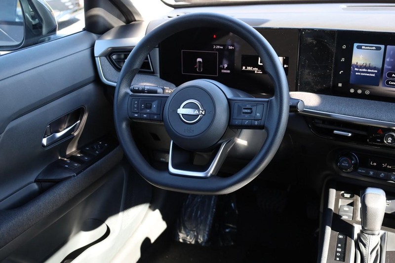 Nissan Kicks Vehicle Image 23