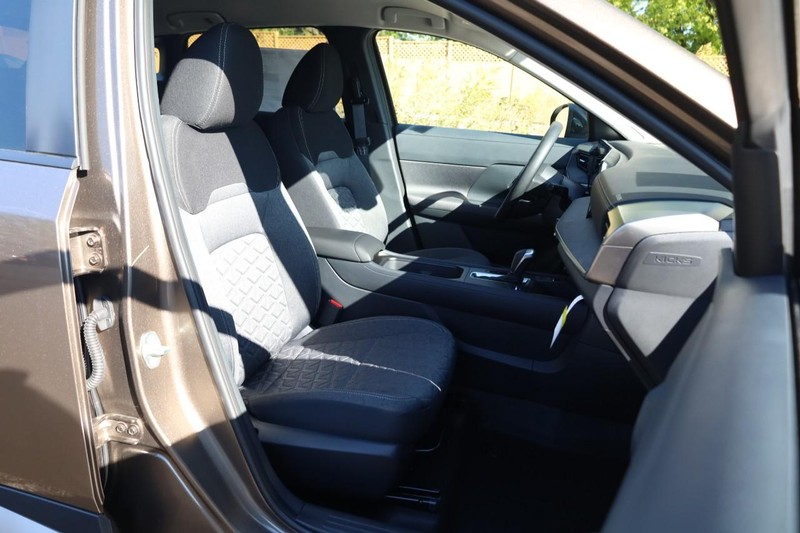 Nissan Kicks Vehicle Image 24