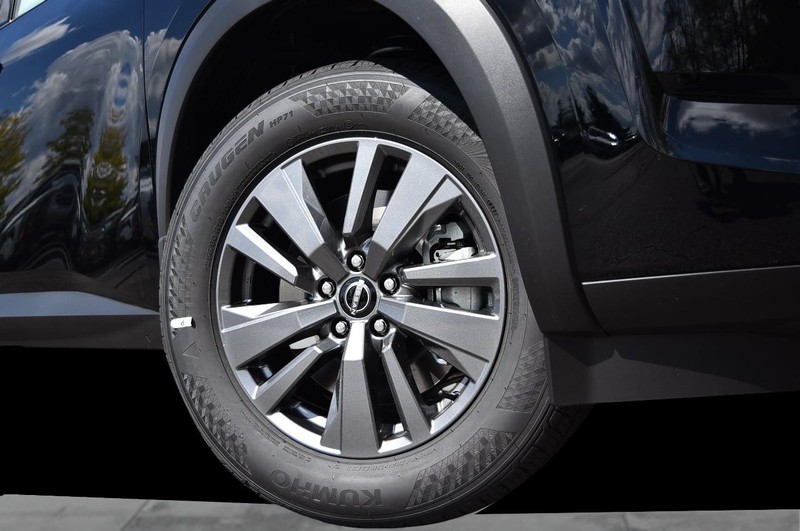Nissan Pathfinder Vehicle Image 03