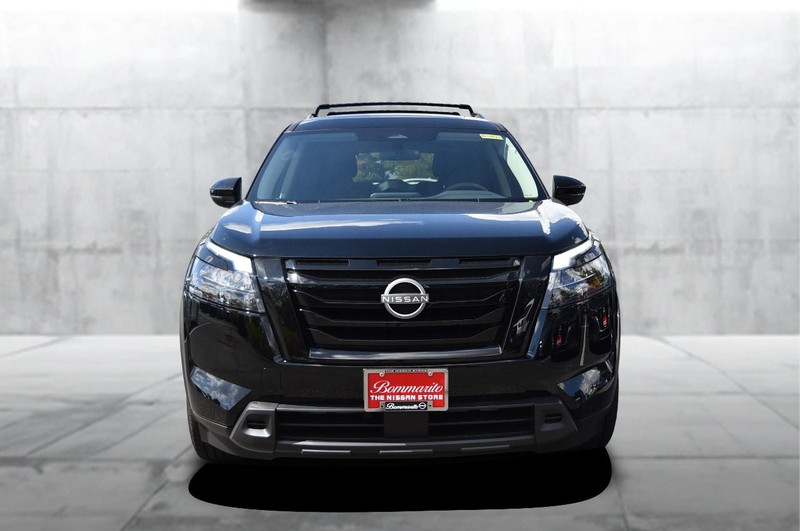 Nissan Pathfinder Vehicle Image 04