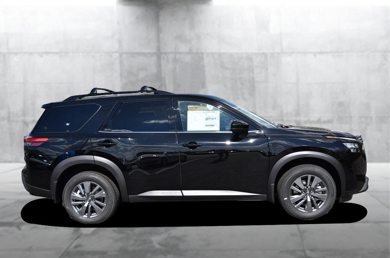 Nissan Pathfinder Vehicle Image 05