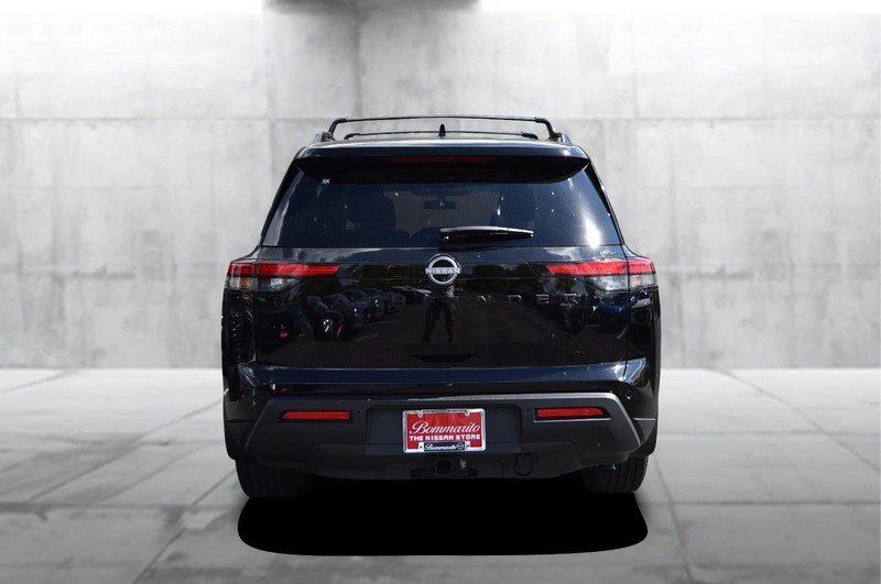Nissan Pathfinder Vehicle Image 06