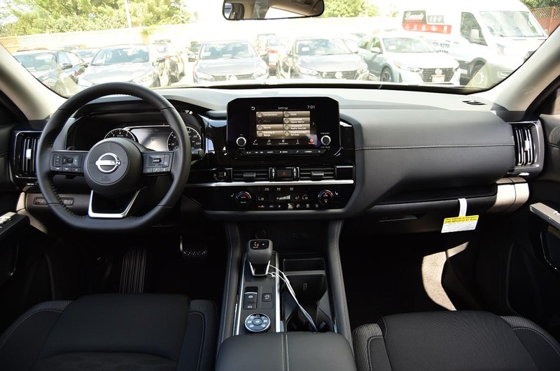 Nissan Pathfinder Vehicle Image 08