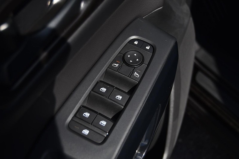 Nissan Pathfinder Vehicle Image 09