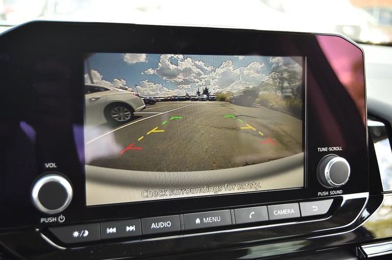 Nissan Pathfinder Vehicle Image 13
