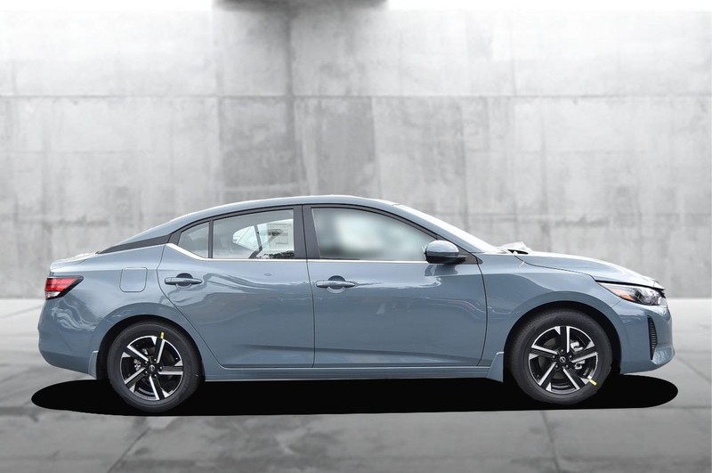 Nissan Sentra Vehicle Image 05