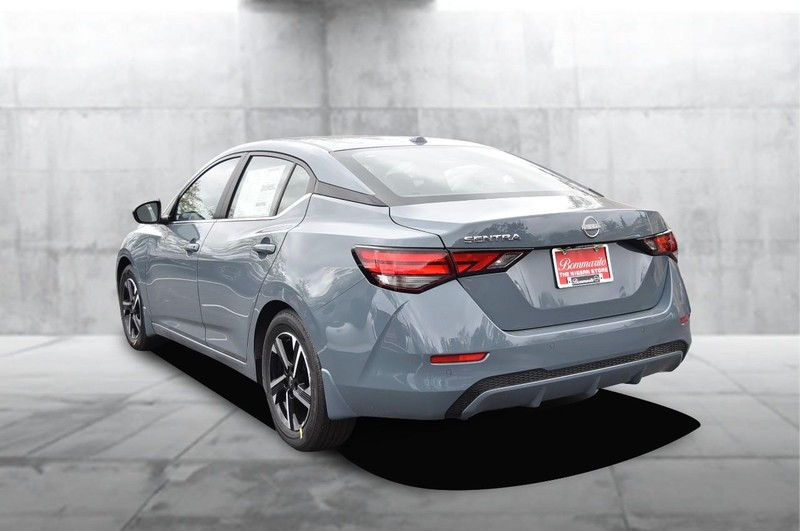 Nissan Sentra Vehicle Image 07