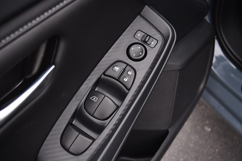 Nissan Sentra Vehicle Image 09