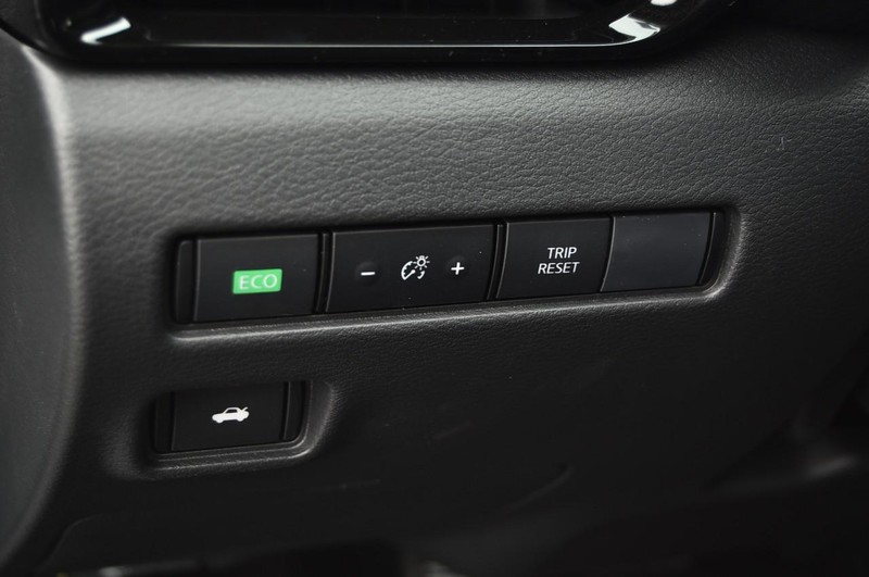 Nissan Sentra Vehicle Image 11