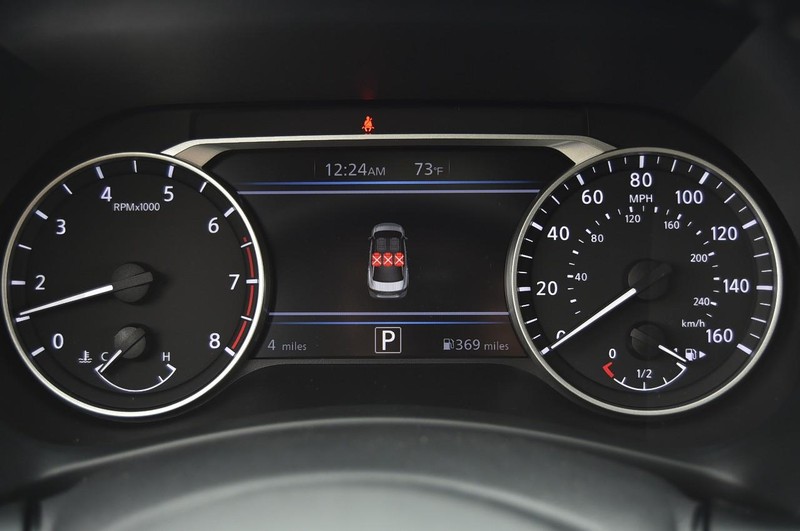 Nissan Sentra Vehicle Image 12