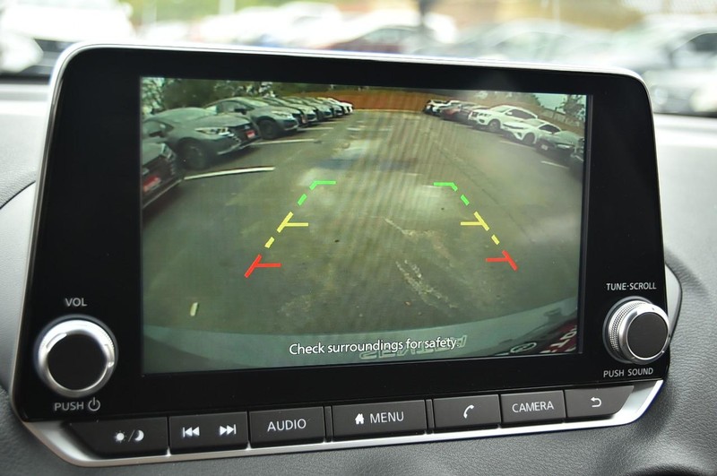 Nissan Sentra Vehicle Image 13