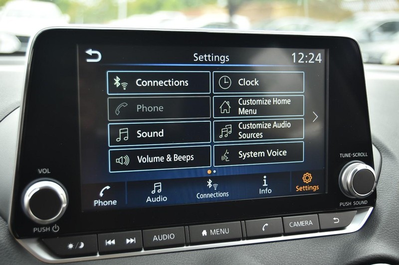 Nissan Sentra Vehicle Image 14