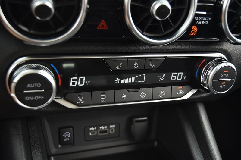 Nissan Sentra Vehicle Image 15