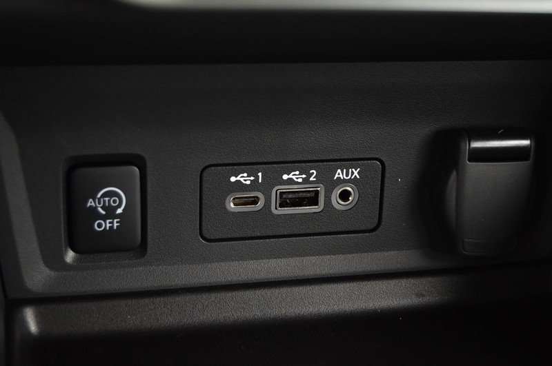 Nissan Sentra Vehicle Image 16