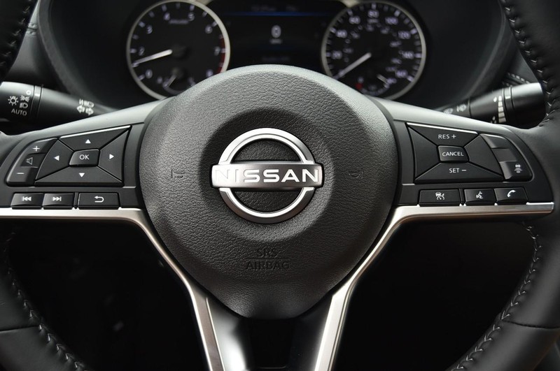 Nissan Sentra Vehicle Image 18