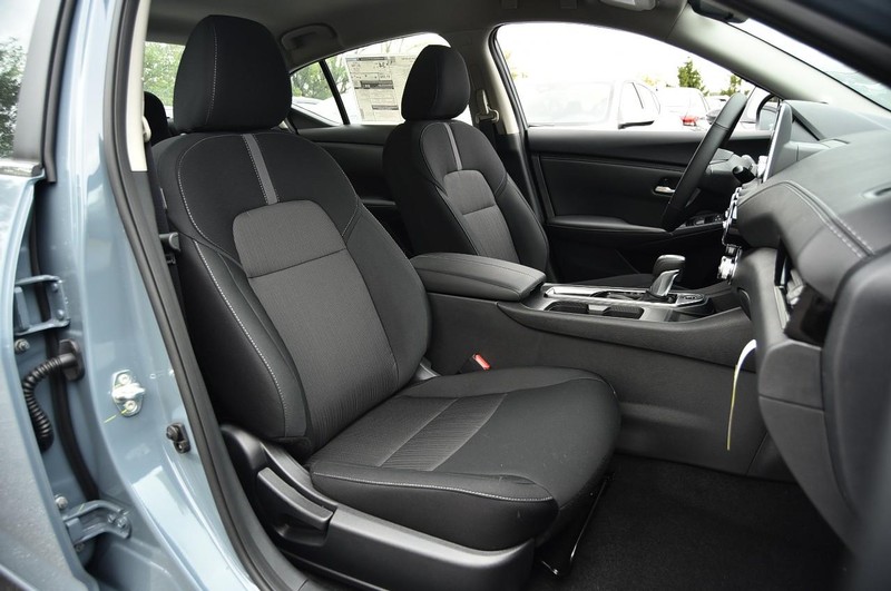 Nissan Sentra Vehicle Image 20