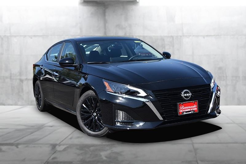 Nissan Altima Vehicle Image 02