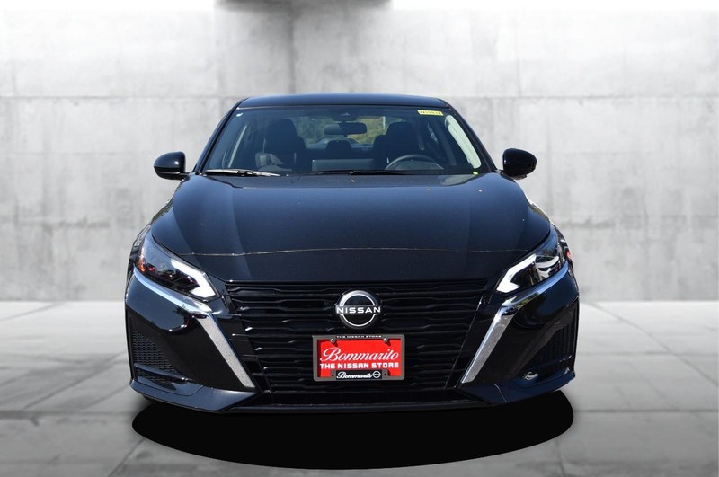 Nissan Altima Vehicle Image 04