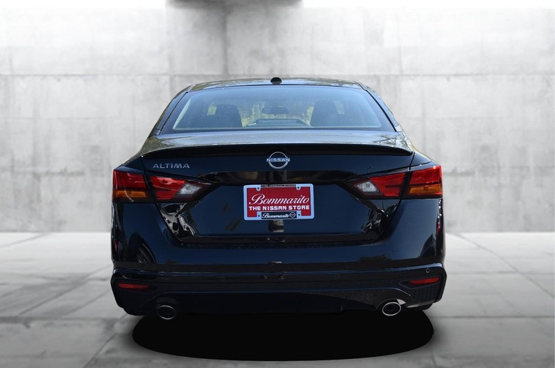 Nissan Altima Vehicle Image 06