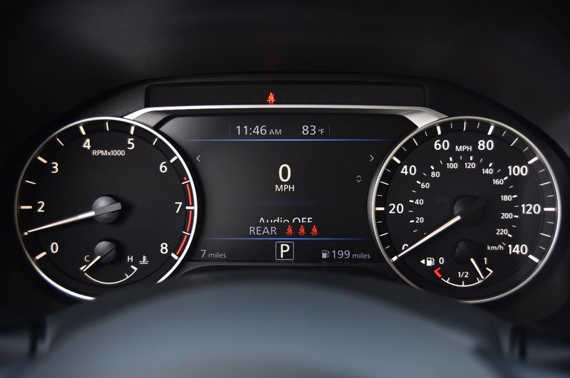 Nissan Altima Vehicle Image 12