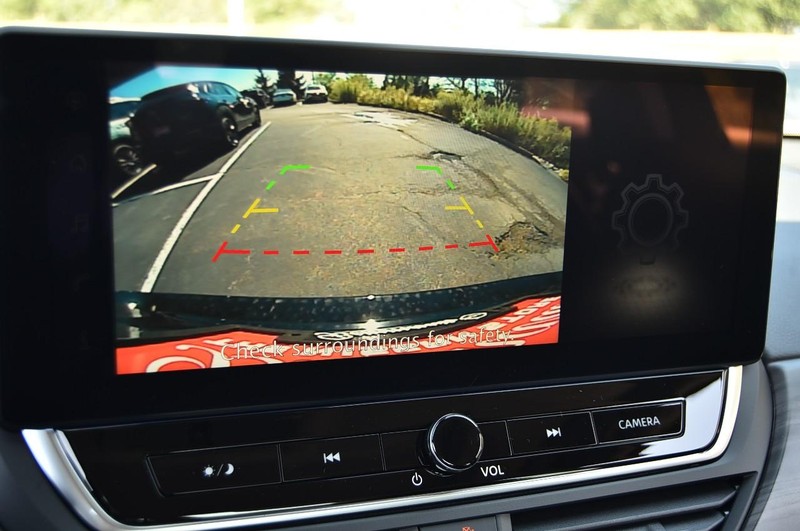 Nissan Altima Vehicle Image 13