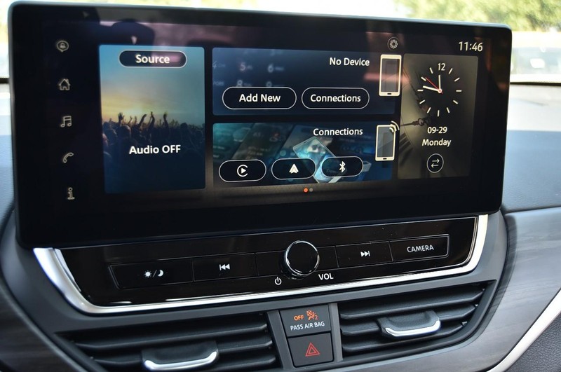 Nissan Altima Vehicle Image 14