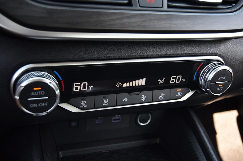 Nissan Altima Vehicle Image 15