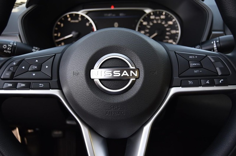 Nissan Altima Vehicle Image 18