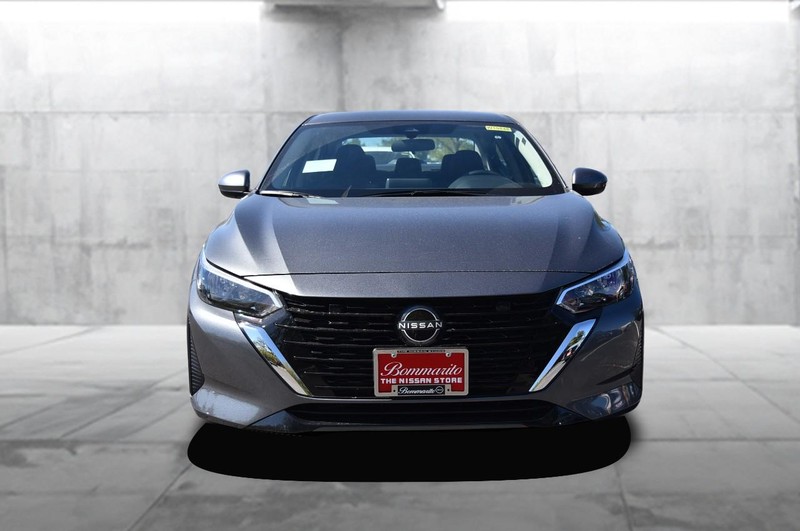 Nissan Sentra Vehicle Image 04